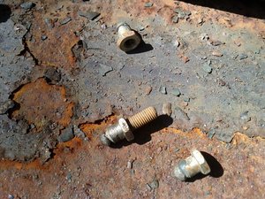 Quelques &quot;attache mica&quot; démontées.